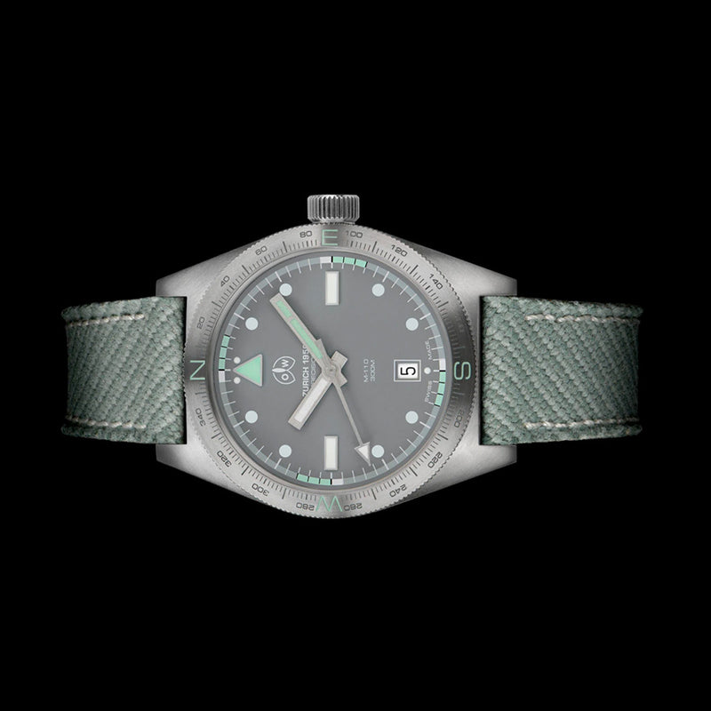 Ollech & Wajs Swiss Automatic M-110 Dive Watch with Compass Bezel #OW-M-110