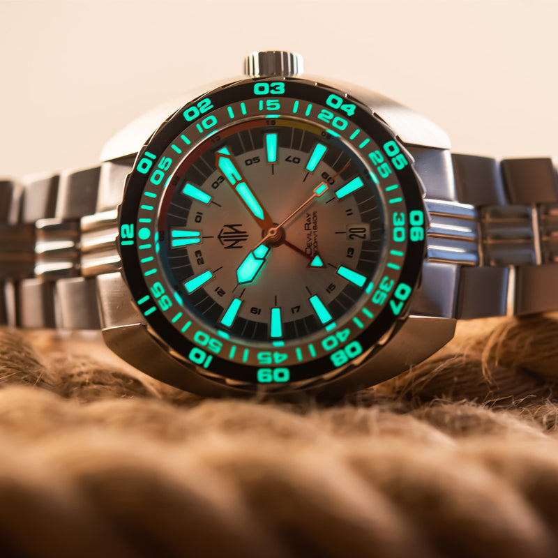 NTH DevilRay 500-Meter Automatic Dive Watch with White Dial and GMT Function #WW-NTH-DRWG lume