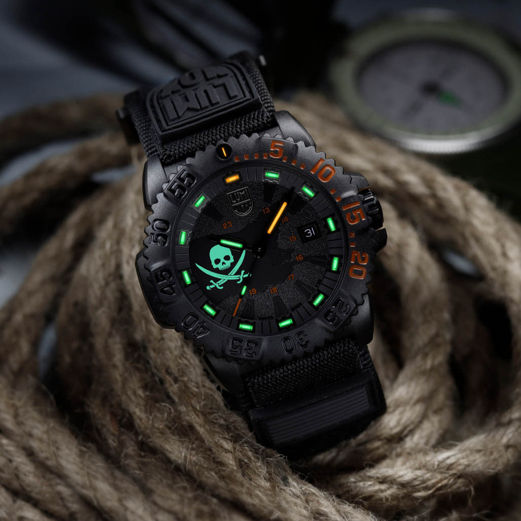 Luminox JOLLY ROGER ルミノックス ジョリー ロジャー Luminox 44mm Navy SEAL 3050 Dive Watch Limited Edition Pirate