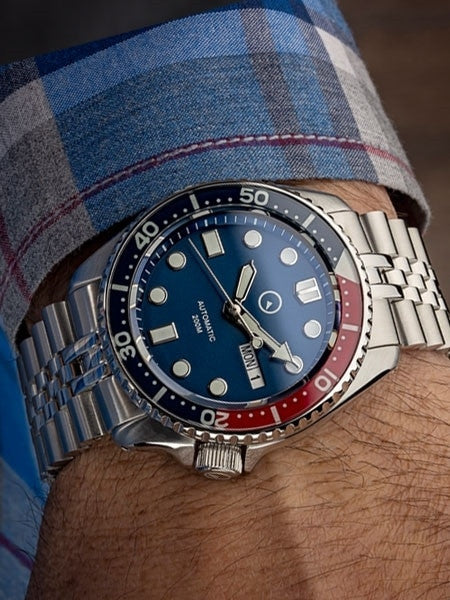 Islander Automatic Dive Watch with Solid-Link Bracelet, AR Sapphire Crystal, and Luminous Sapphire Bezel Insert #ISL-19