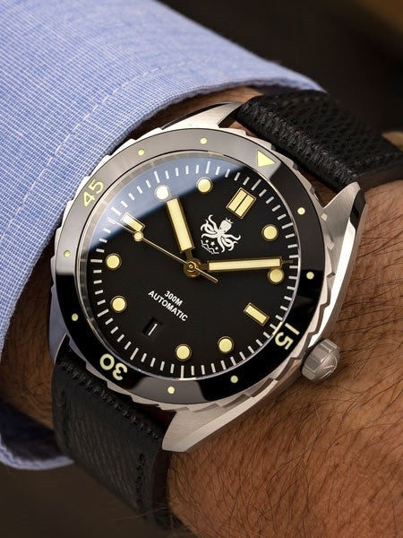 PHOIBOS Eagle Ray 300-Meter Automatic Dive Watch with Double Dome AR Sapphire Crystal #PY017C