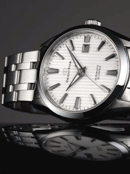 Orient Star Standard-Date Automatic Watch with Sapphire Crystal and SAR Coating #DV02003W