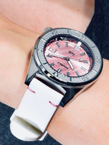 インド タミル・ナードゥ カルール産 ピンクファイヤークォーツ ジャガレータイプ Squale 500 Meter Swiss Made Automatic Dive Watch with Pink Wave