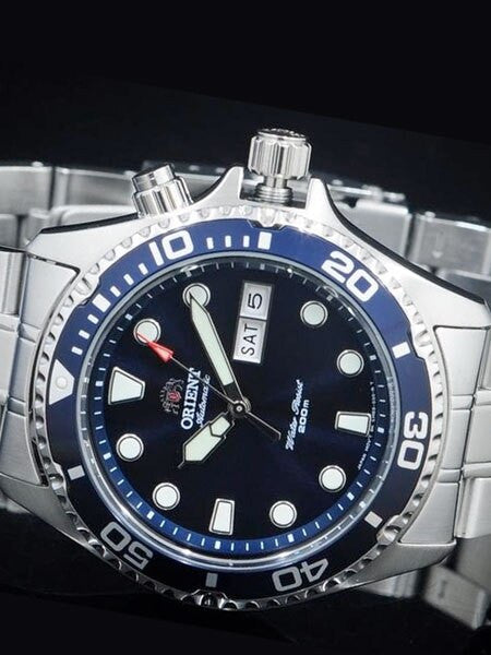 Orient Blue Ray 21-Jewel Automatic Dive Watch on a Bracelet #CEM65009D (Blue Ray)