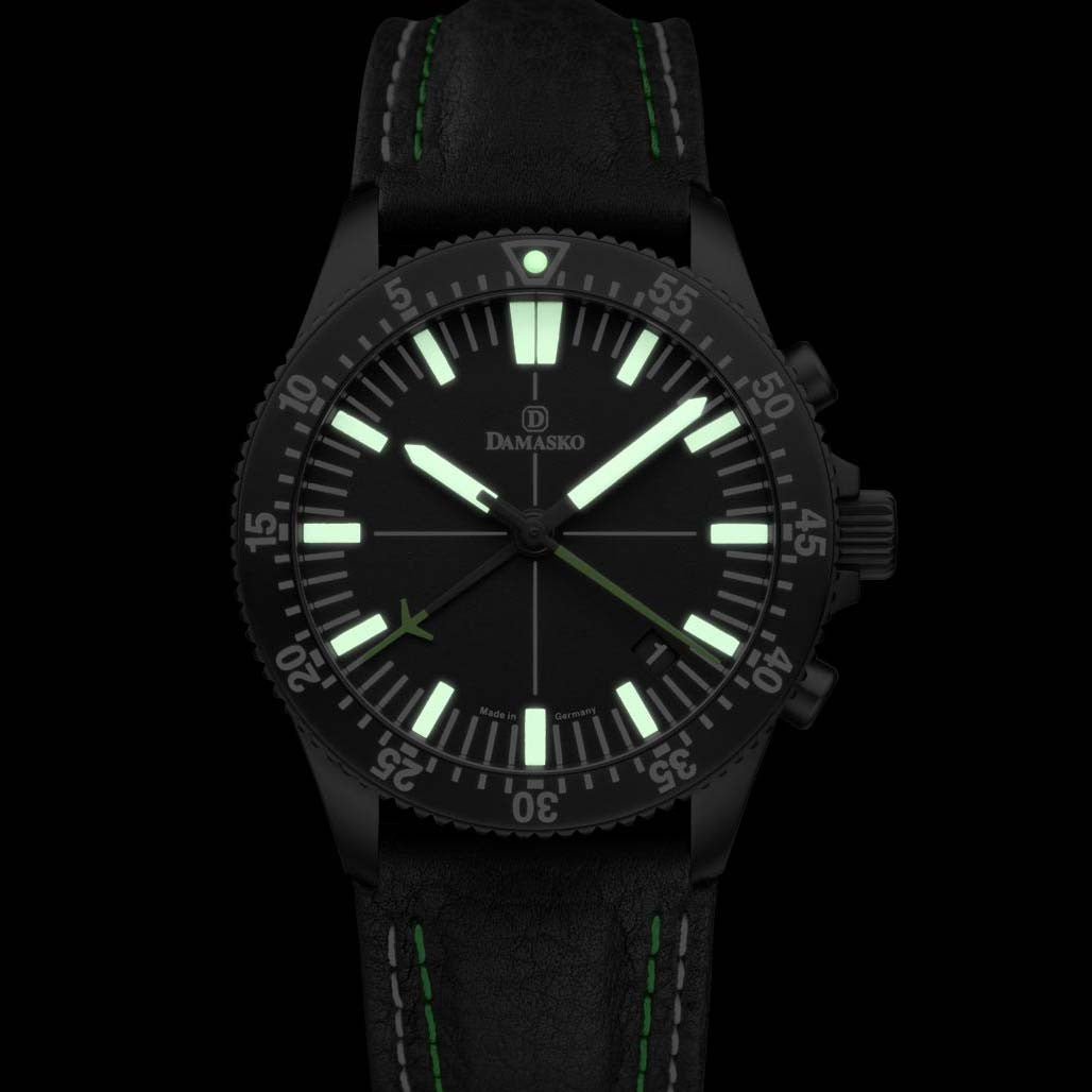 アゴマです。 Damasko Black DLC 42mm Chronograph, Green, with 60-Minute